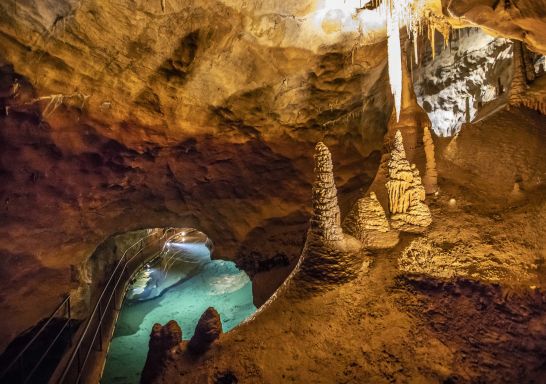 藍山珍羅蘭山洞（Jenolan Caves）內部