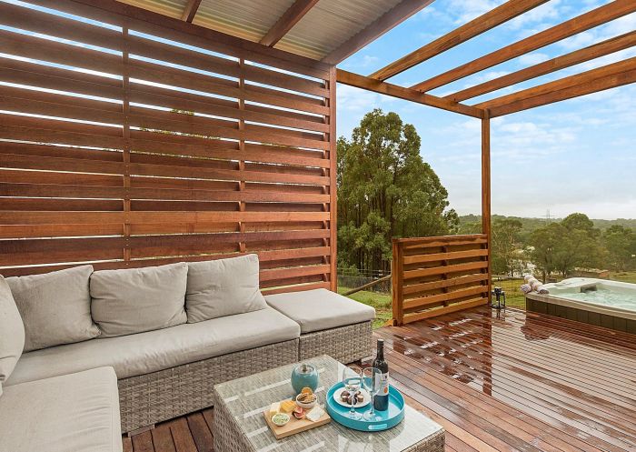 Blueberry Hills On Comleroy, Kurrajong Relax at the outdoor lounge area near hot tub at Blueberry Hills On Comleroy, Kurrajong