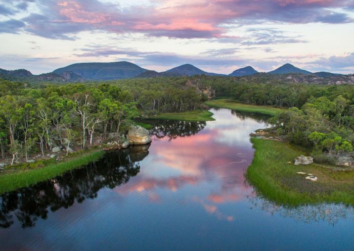 馬奇（Mudgee)鄧恩斯沼澤的日出美景 