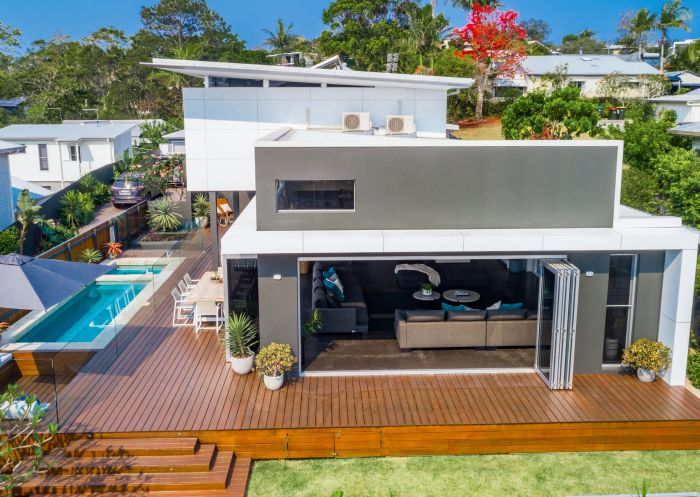 拜倫灣 (Byron Bay)Elevation 飯店 - 圖片來源:Elevation 拜倫灣 (Byron Bay)Elevation 露臺與泳池景觀