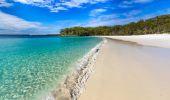 海浪拍打著杰維斯海灣（Jervis Bay）波特里國家公園 (Booderee National Park）的綠色海灘。