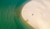 搭乘 Jetbuzz Watersports 皮划艇前往麥克湖的沙島