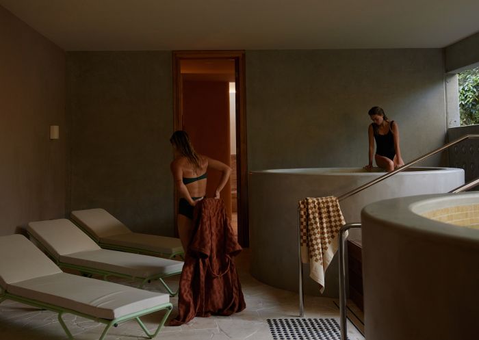 拜倫灣 (Byron Bay)的Comma Spaces - 圖片來源:Jessie Prince 拜倫灣 (Byron Bay)Comma Spaces 水療中心的女士們正在享受水療服務 - 圖片來源:Jessie Prince
